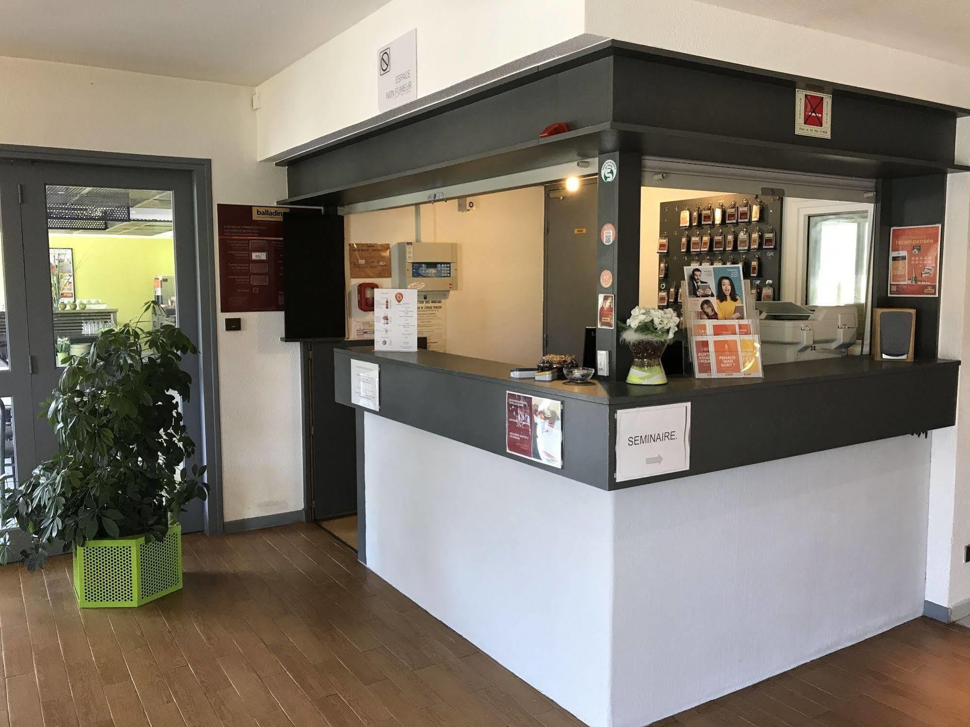 南图尔巴拉丁斯尼希尔酒店 尚布雷莱图尔 外观 照片